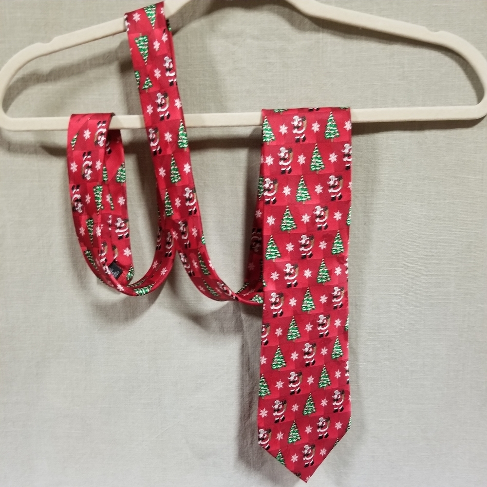 Hallmark Holiday Traditions tie